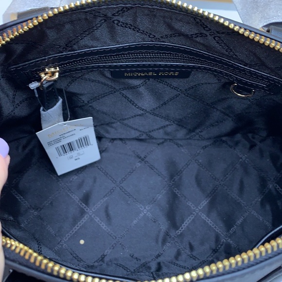 MICHAEL KORS
(NWT
Veronica Medium Saffiano Leather Dome
Satchel BLACK COLOR - Picture 13 of 15